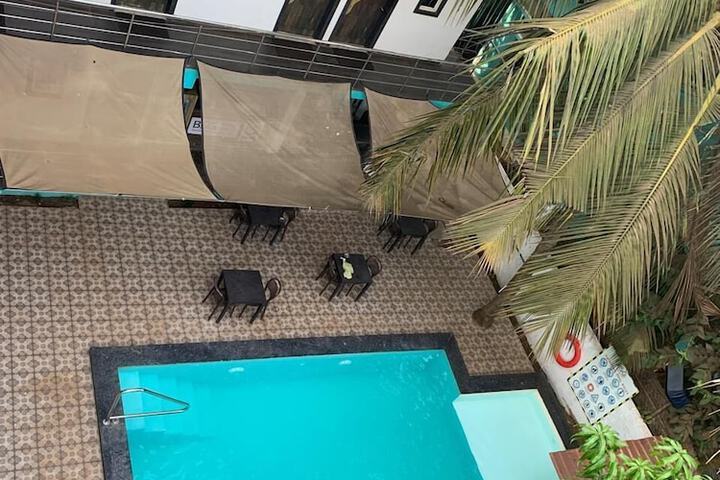 Pool 9 of 15