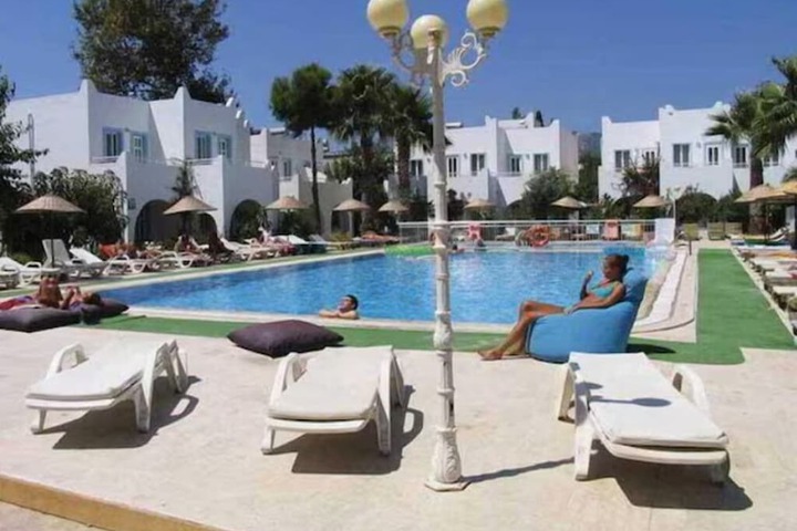 Pool 3 of 7