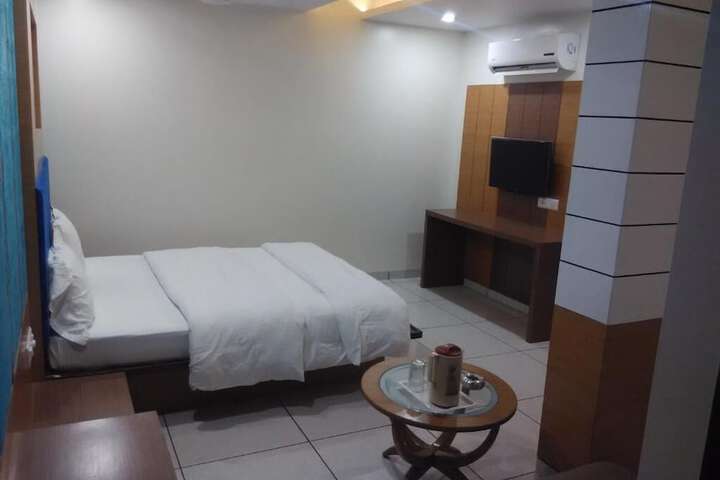 Room 12 of 17