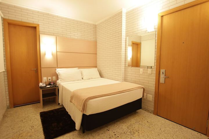 Room 6 of 39