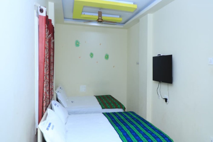 Room 10 of 14