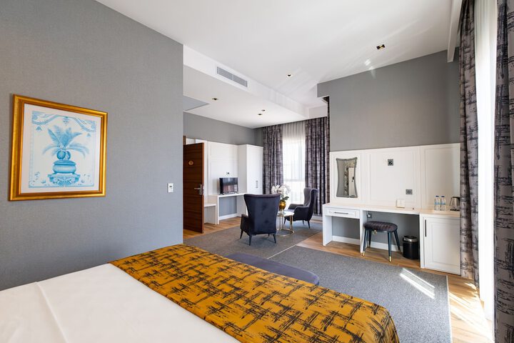 Room 33 of 51