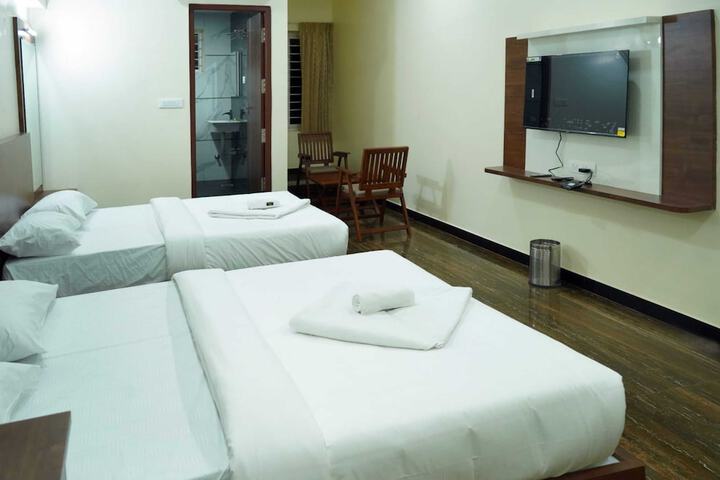 Room 10 of 16