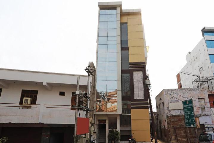 OYO 13200 HOTEL CHANDRA PALACE