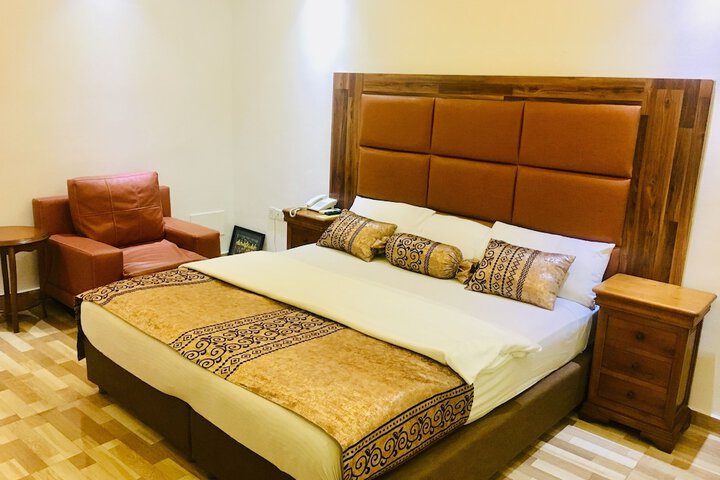 Room 6 of 38