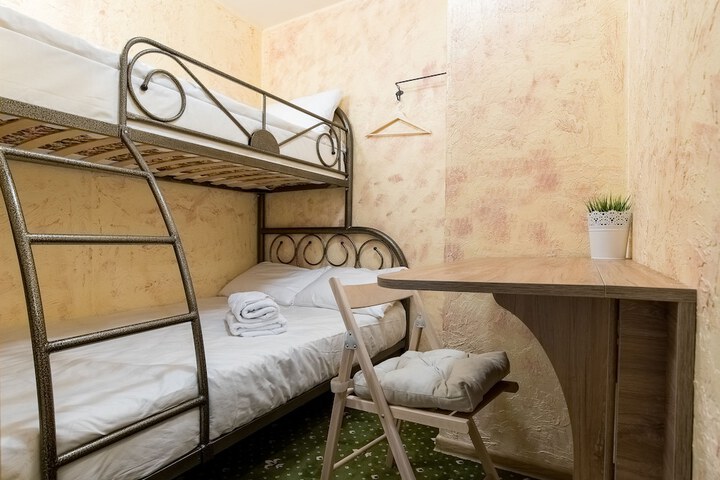 Room 8 of 22