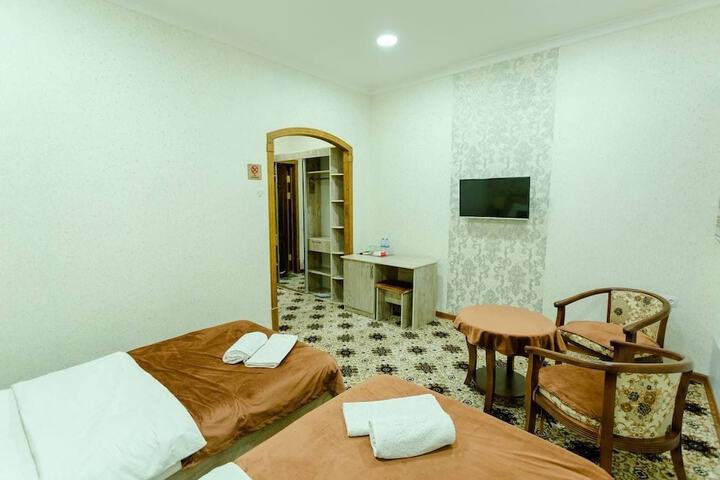 Room 4 of 17