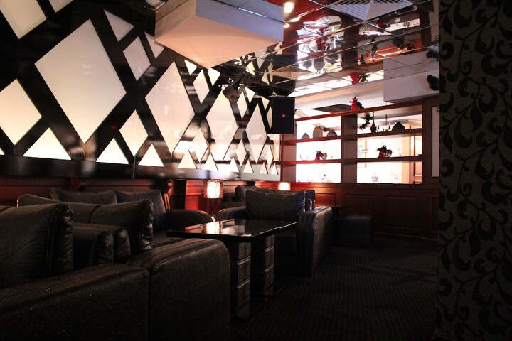 Lounge 77 of 85