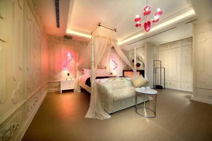 Room 18 of 53