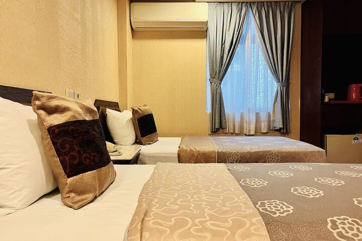 Room 12 of 25
