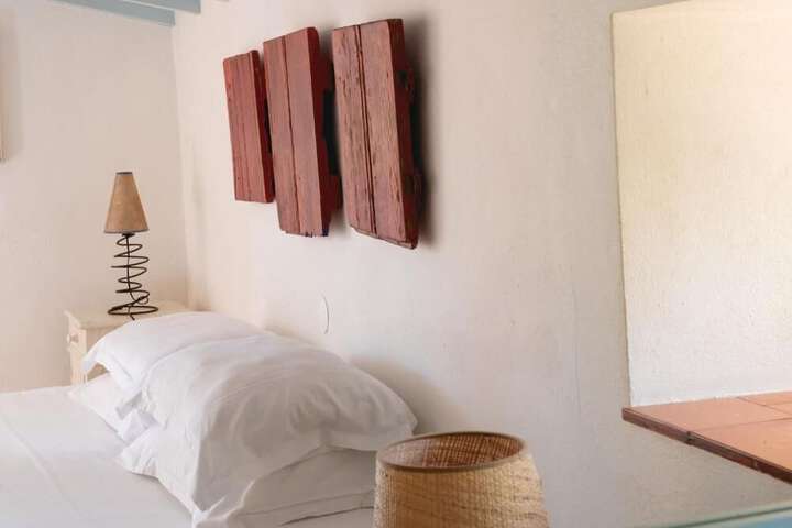 Room 10 of 80