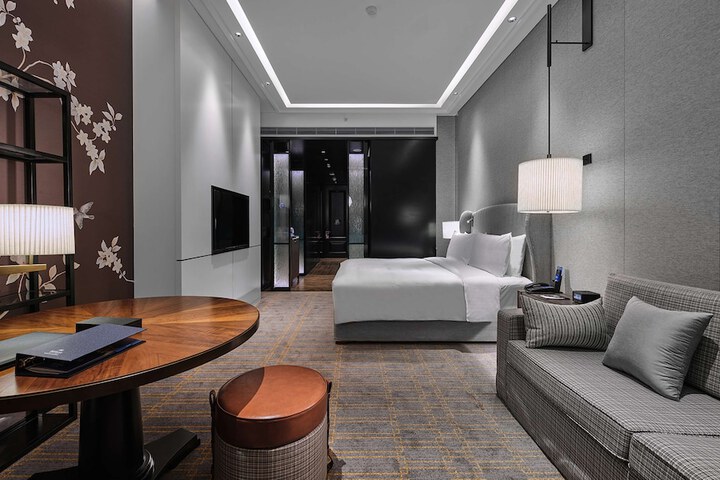 Room 7 of 65