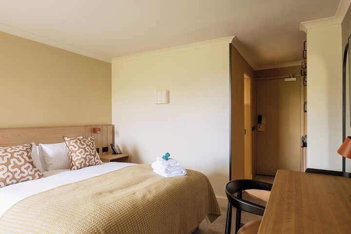 Room 33 of 85