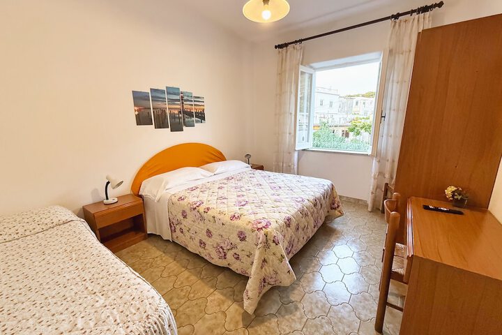 Room 33 of 65