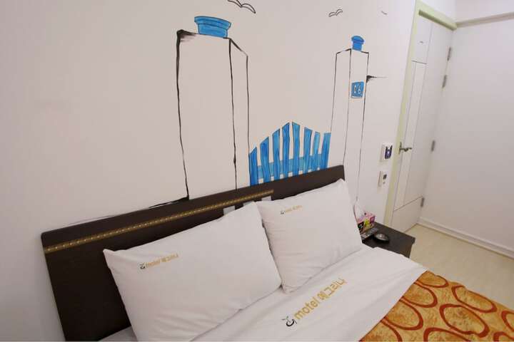 Room 12 of 29