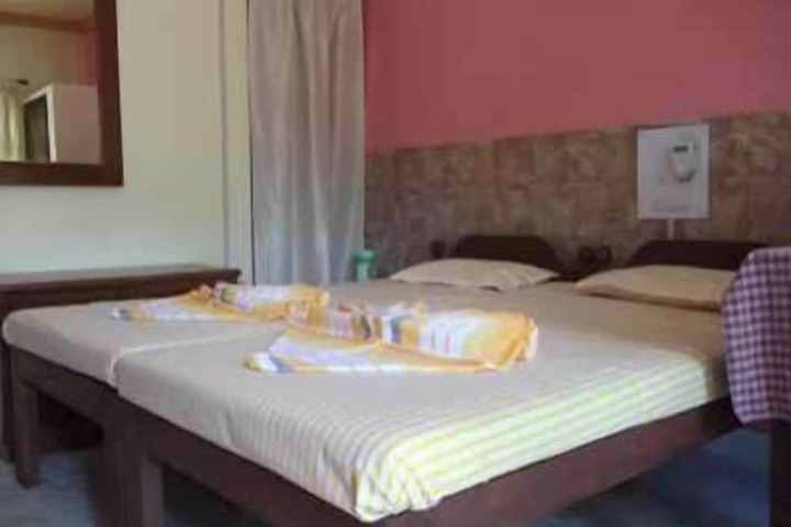 Room 4 of 33