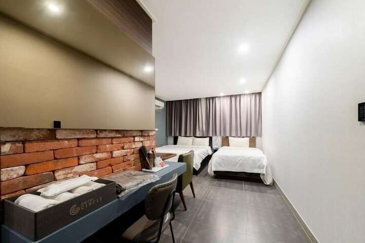 Room 12 of 17