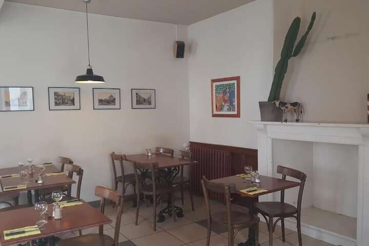 Dining 23 of 31