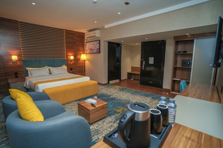 Room 8 of 13