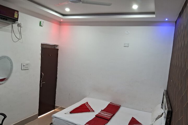 Room 8 of 20