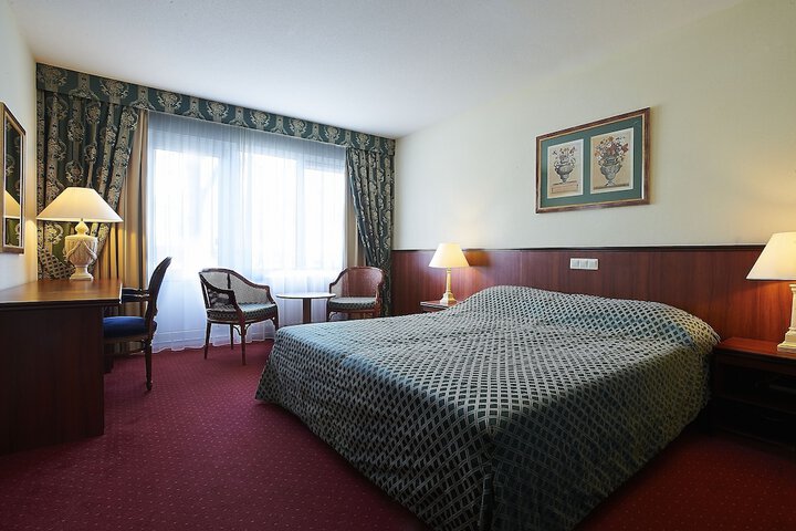 Room 3 of 67