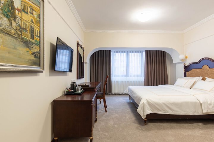 Room 4 of 85