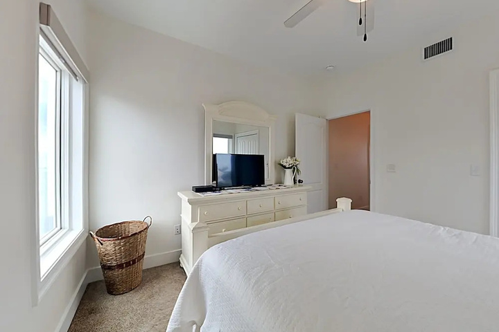 Room 7 of 19