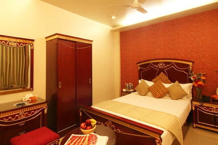 Room 7 of 32