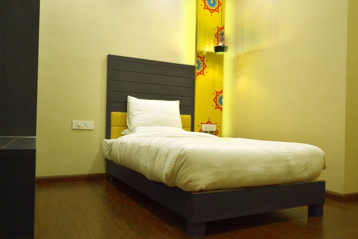 Room 5 of 28