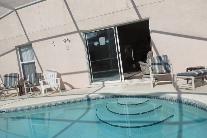 Pool 20 of 25
