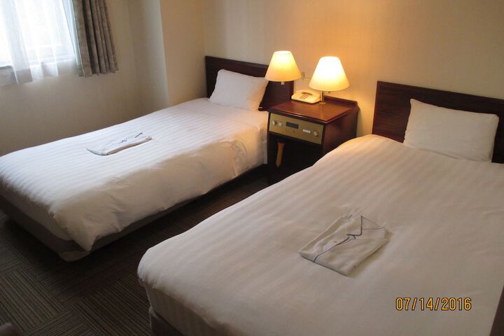 Room 7 of 33