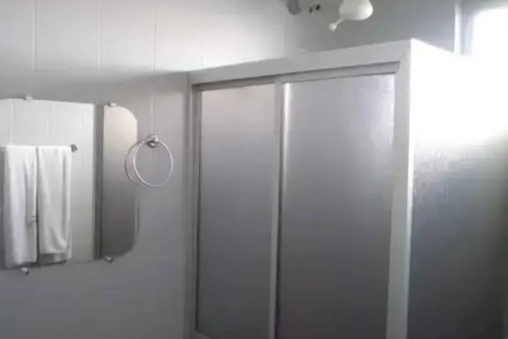 Room 10 of 19