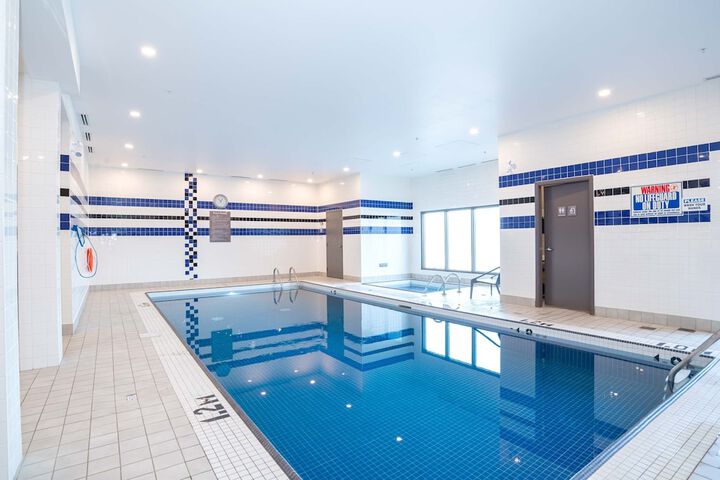 Swimming pool at Sandman Signature Calgary Airport Hotel