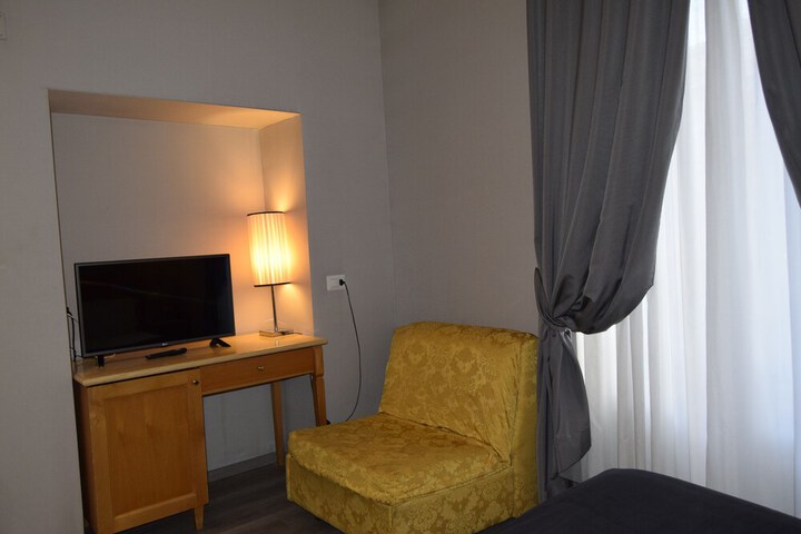 Room 13 of 30