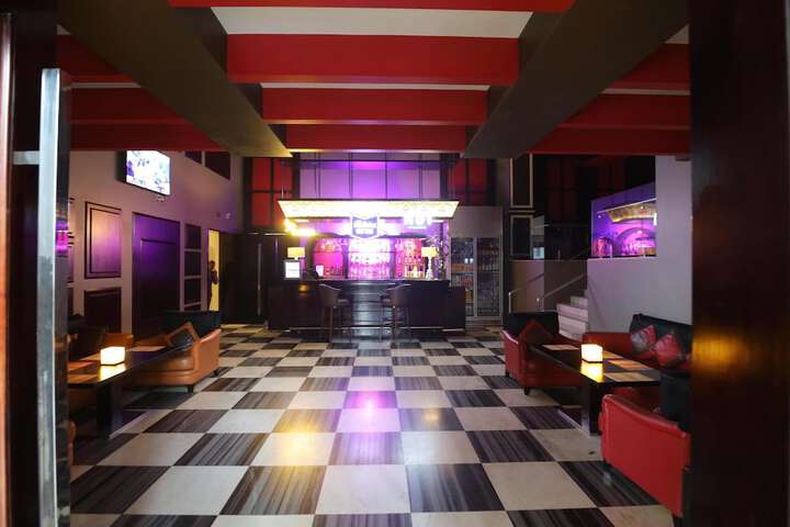 Lounge 55 of 67