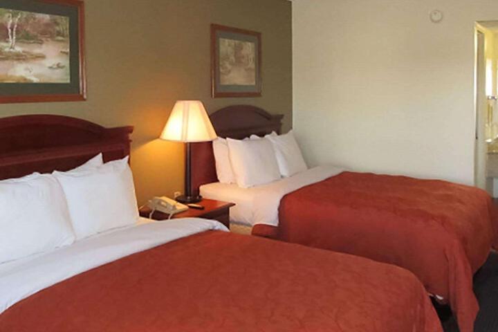 2 Double Beds (7 of 13)