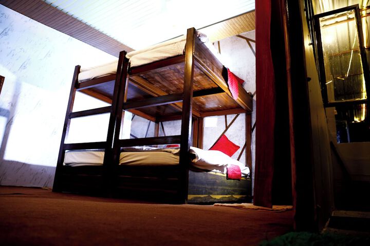 Room 7 of 16