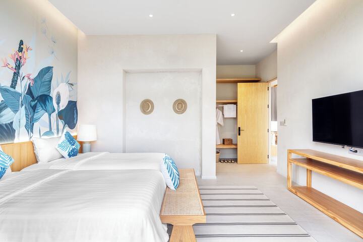 Room 43 of 174