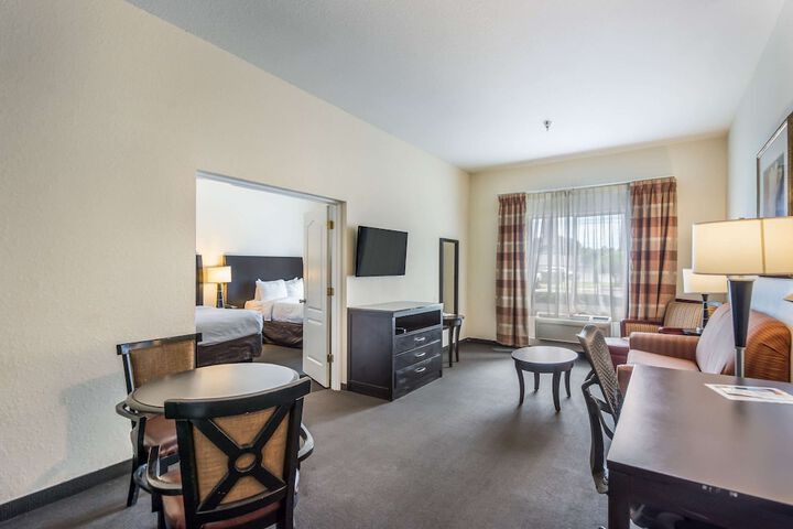 2 Double Beds Accessible (7 of 49)