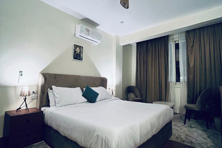 Room 16 of 53