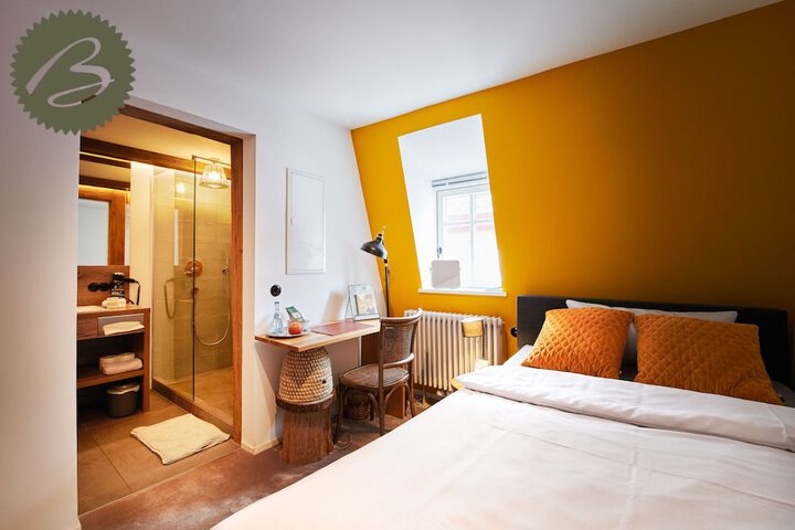 Room 13 of 32