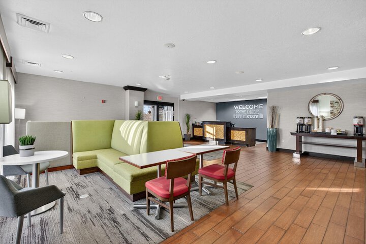 Entrance & Lobby