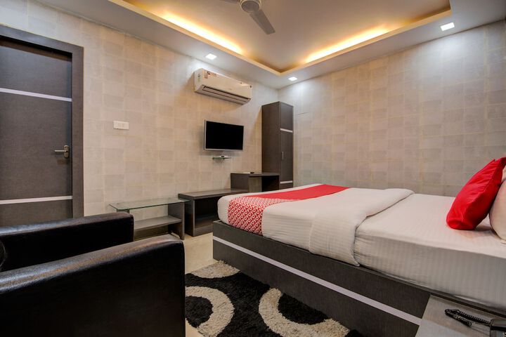 Room 10 of 18