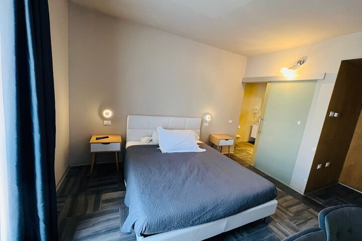 Room 15 of 64