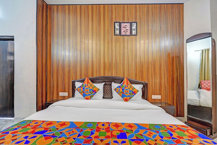 Room 11 of 18
