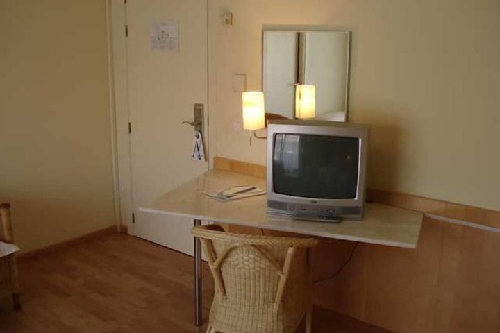 Room 27 of 65