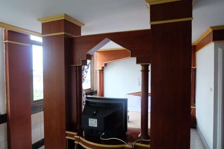 Room 12 of 20