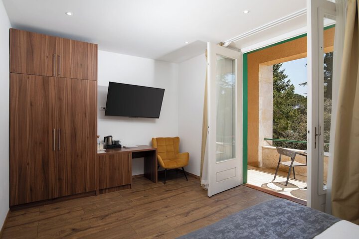 Room 20 of 83