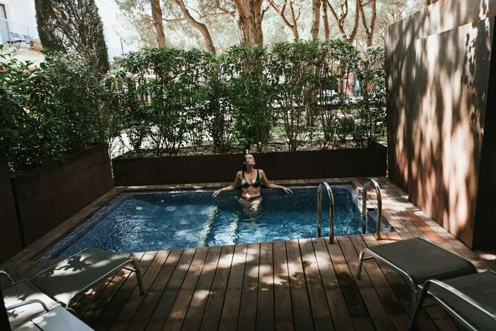Pool Hotel