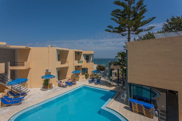 Hotel Pool